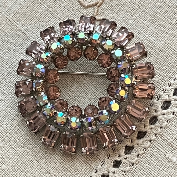 Stunning Vintage Brooch in Soft Pink - Picture 1 of 3